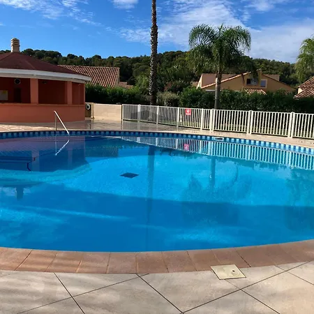 Mazet Cosy Climatisé Terrasse Privée Et Piscine Сasa de vacaciones *